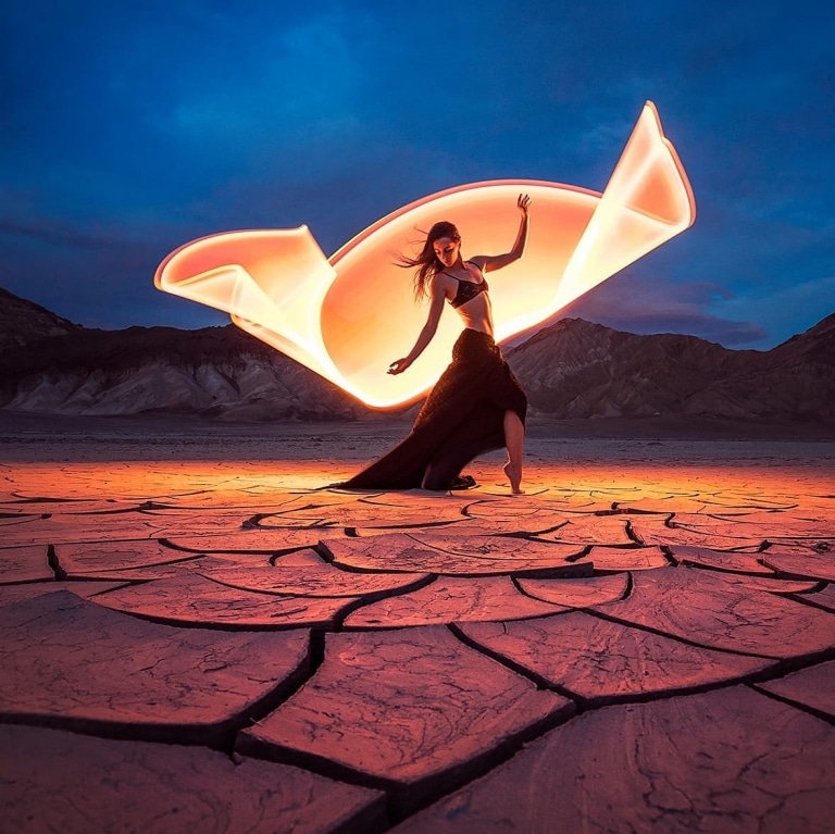 Light Painter Captures Contemporary Dancer In Stunning Photos