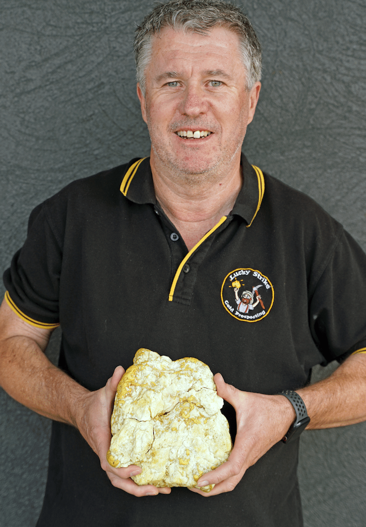 Man holding giant gold nugget found in Australia