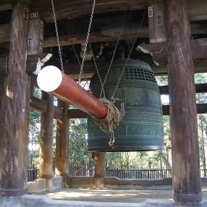 Video Reveals What It Takes to Ring a 70-Ton Bell in Kyoto