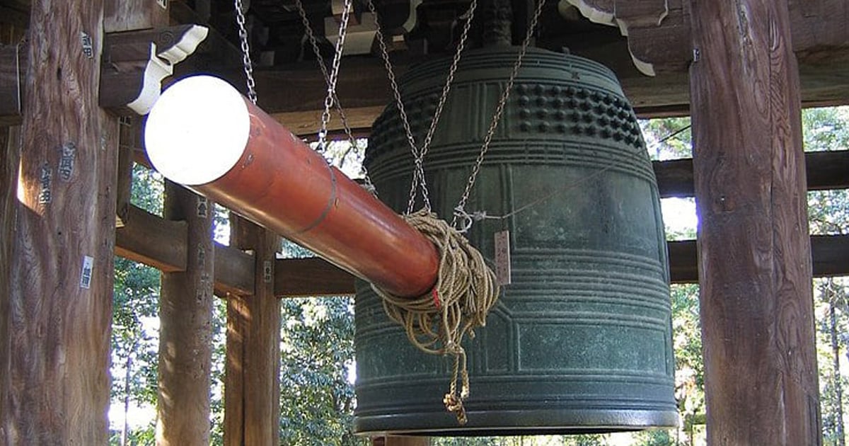 Video Reveals What It Takes to Ring a 70-Ton Bell in Kyoto