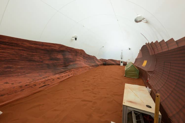 https://mymodernmet.com/wp/wp-content/uploads/2023/06/Mars-CHAPEA-simulation-1.jpeg