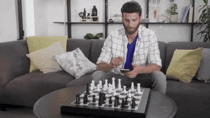 Animated gif showing the Gochess chess pieces self-moving across the board