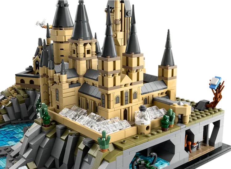 The Harry Potter Hogwarts Castle And Grounds LEGO set