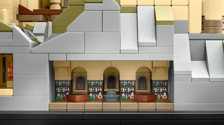 Details of The Harry Potter Hogwarts Castle And Grounds LEGO set