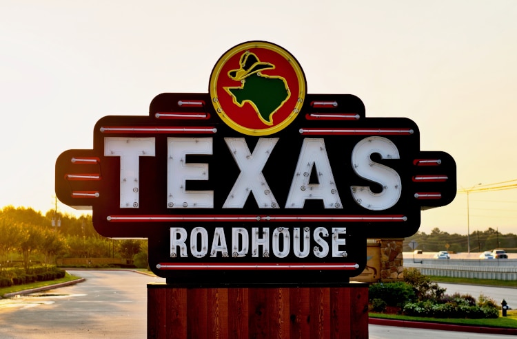 Sign of Texas Roadhouse restaurant