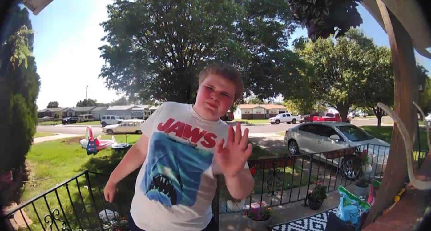 Bullied kid Shayden Walker asking for friends in a viral video recorded from a door cam