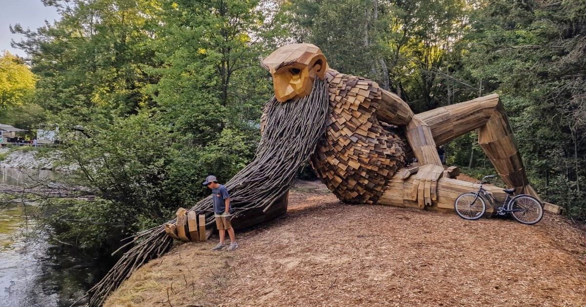 从新泽西到华盛顿州，巨大的木质巨魔雕塑正在美国各地出现