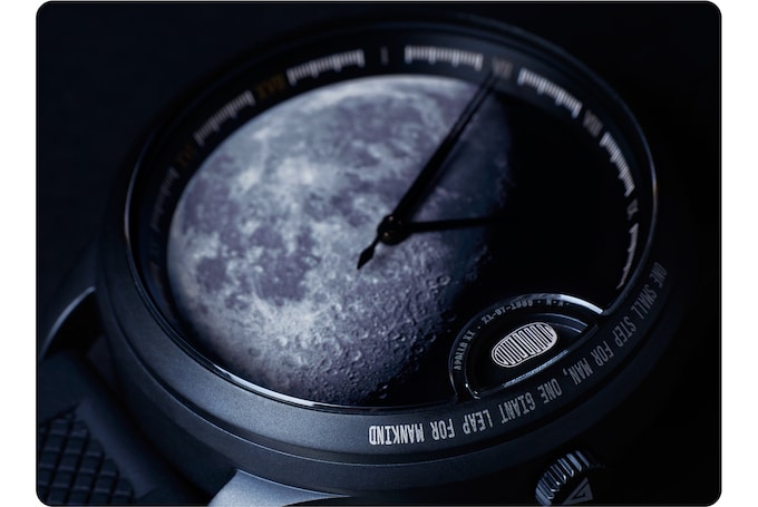 LUNAR1,622 watch with Neil Armstrong footprint by Interstellar