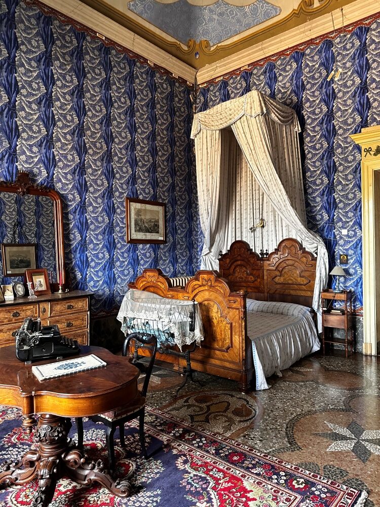 Bedroom at Sannazzaro Castle