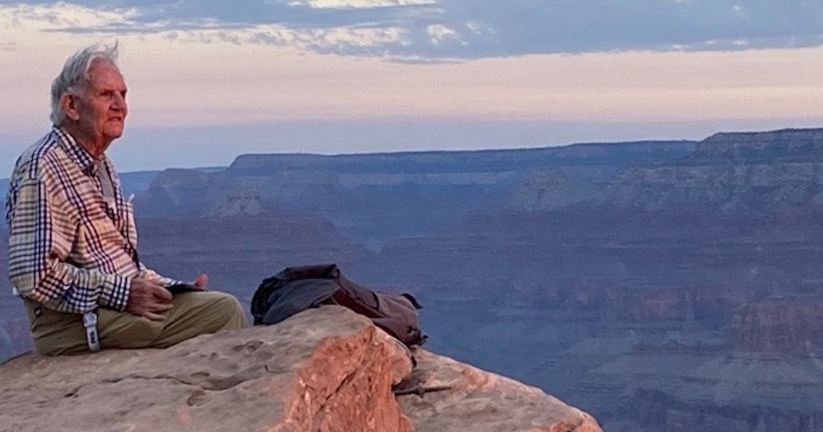 92-Year-Old Breaks Record for Oldest Person to Hike the Grand Canyon Rim-To-Rim