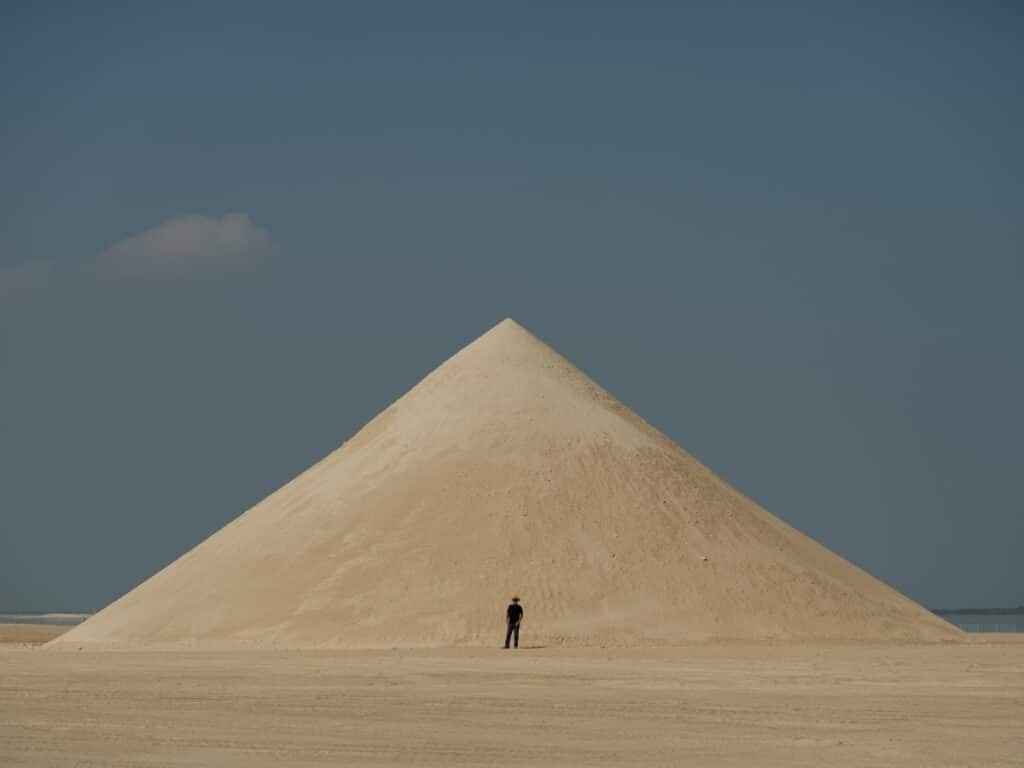 448 Hand-Formed Pyramids Form Mesmerizing Mandala in Abu Dhabi | My ...