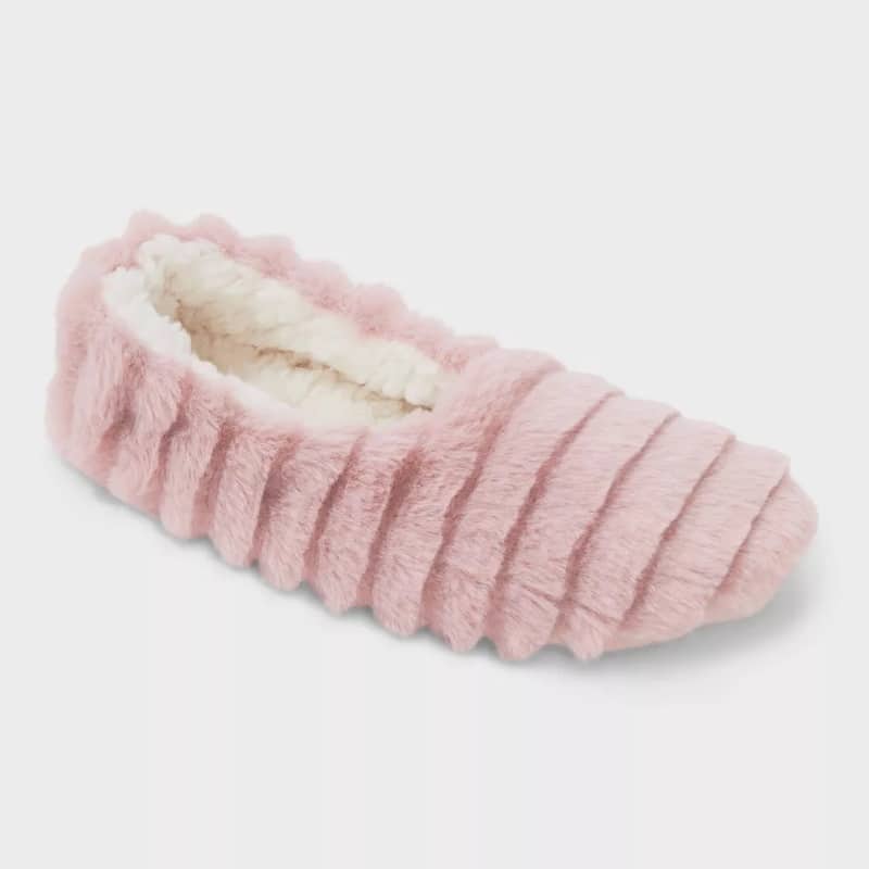 Faux fur pink fuzzy slippers