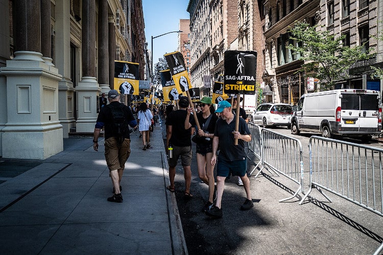 sag aftra picket line