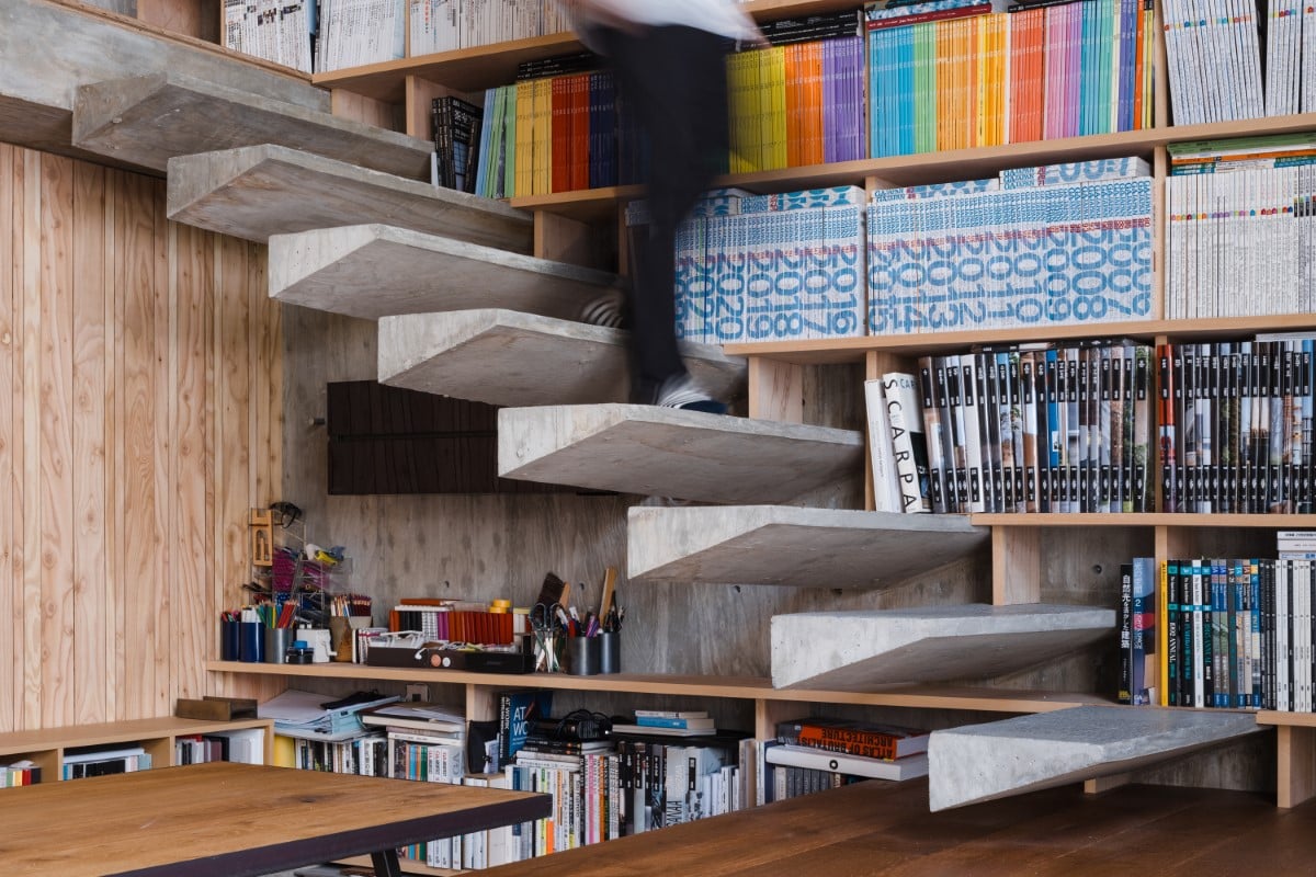 Concrete staircase in Tokyo Apartment