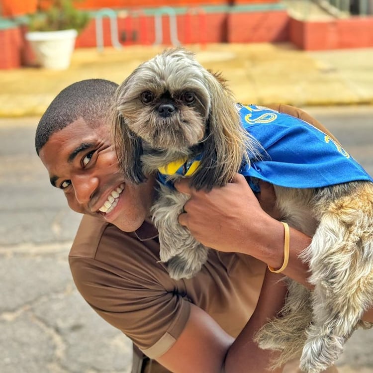 ups driver jason hardesty posing with dogs