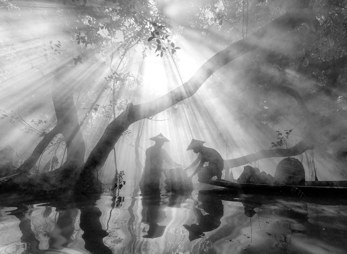 Black and white photo of local fishermen at Inle Lake in Myanmar