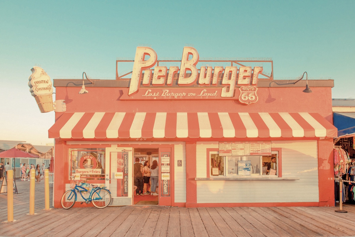 pier burger stand in santa monica pier