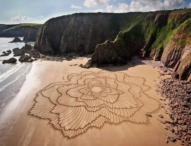 Beach sand drawing of a giant flower by Jon Foreman