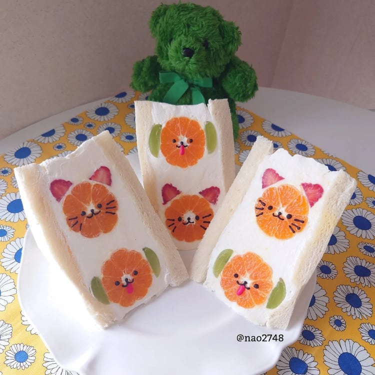 cut sandwich art with cute characters