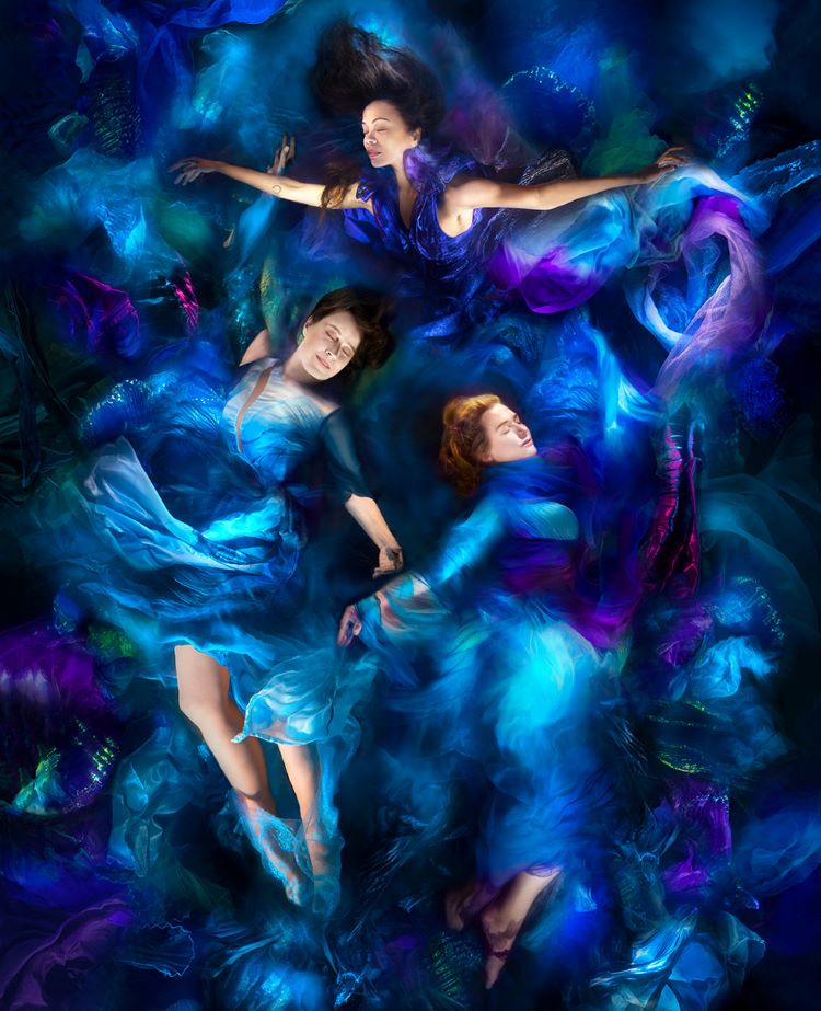 Zoe Saldana, Sigourney Weaver, and Kate Winslet In Blue And Purple Underwater Photoshoot