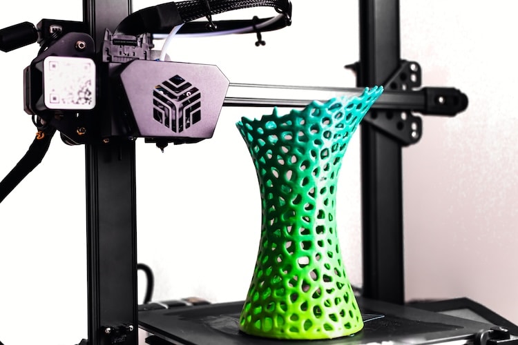 3d printing of a vase with multicolored pla filament