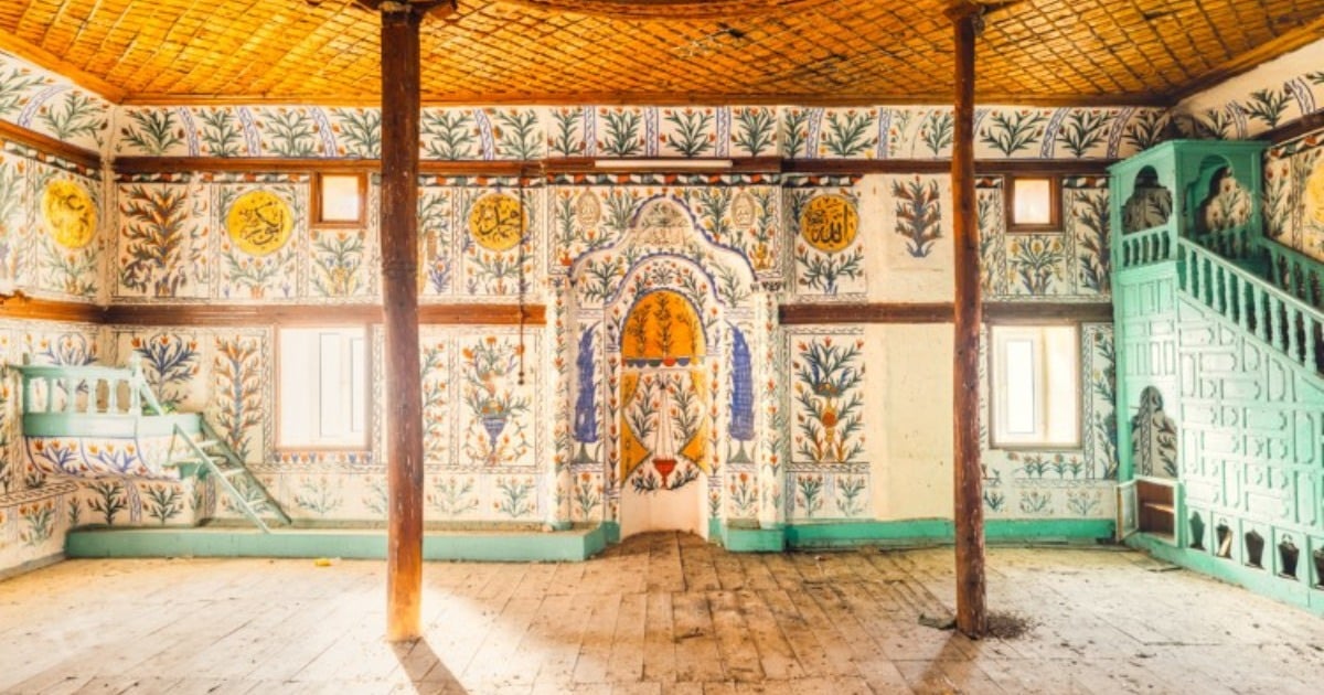 Bir fotoğrafçı Türkiye'nin büyüleyici terk edilmiş camilerini araştırıyor