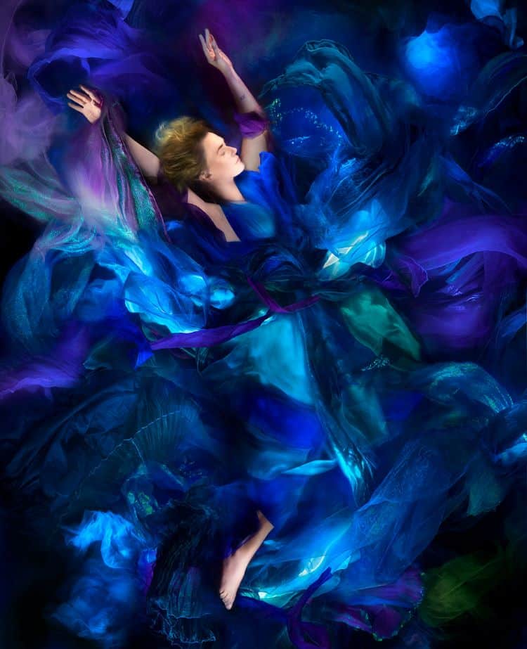 Kate Winslet In Blue And Purple Underwater Photoshoot