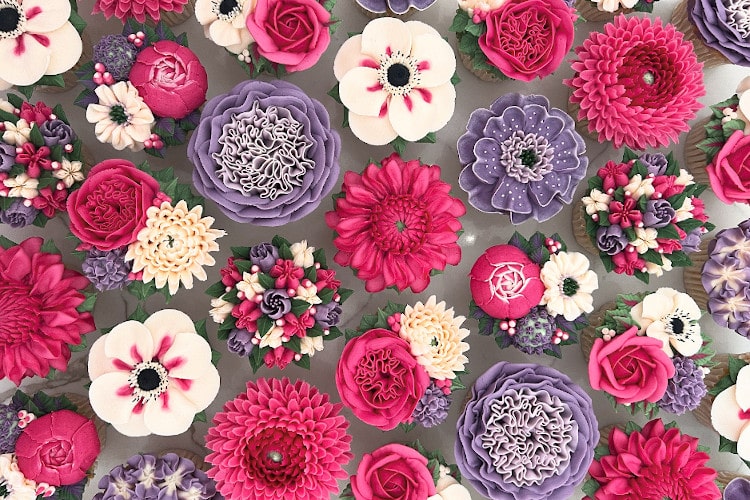 cupcakes decorated with detailed lifelike flowers