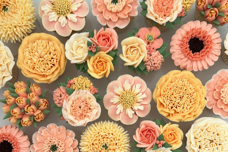 cupcakes decorated with detailed lifelike flowers