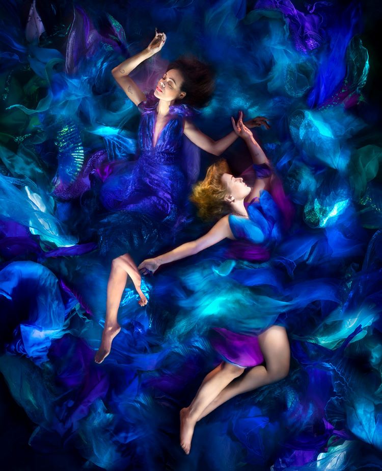 Zoe Saldana and Kate Winslet In Blue And Purple Underwater Photoshoot