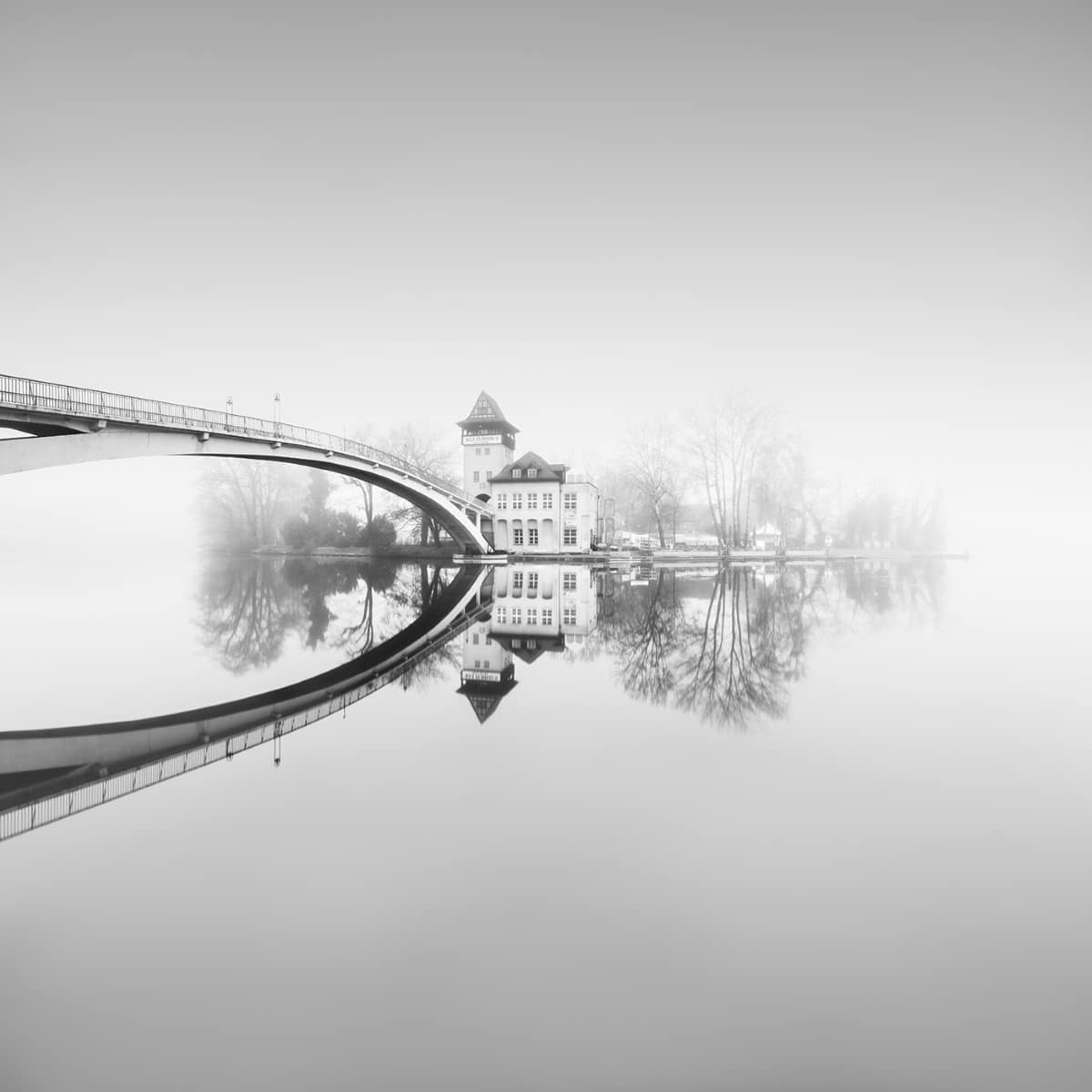 Black and white photo of the Insel der Jugend in the fog