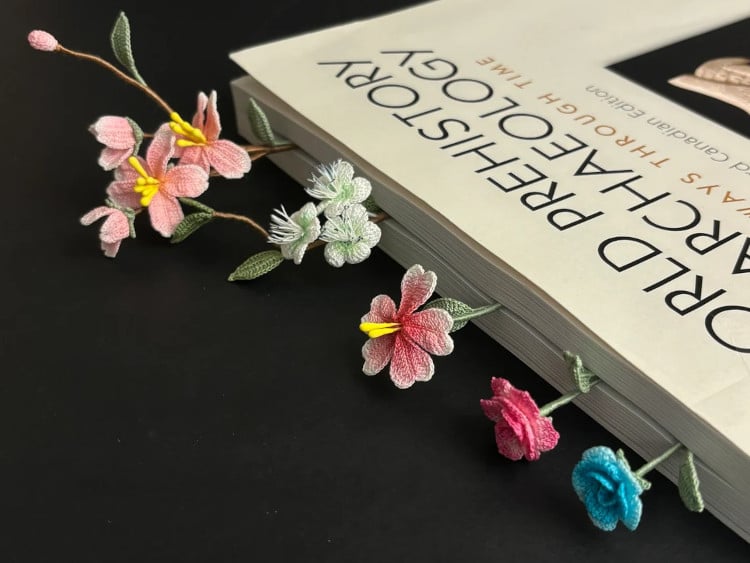 Crochet flower bookmarks