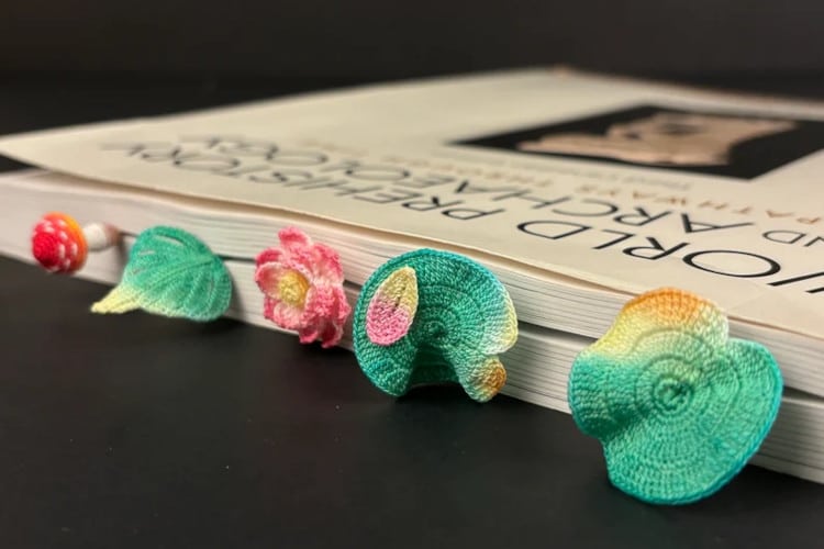 Crochet flower bookmarks