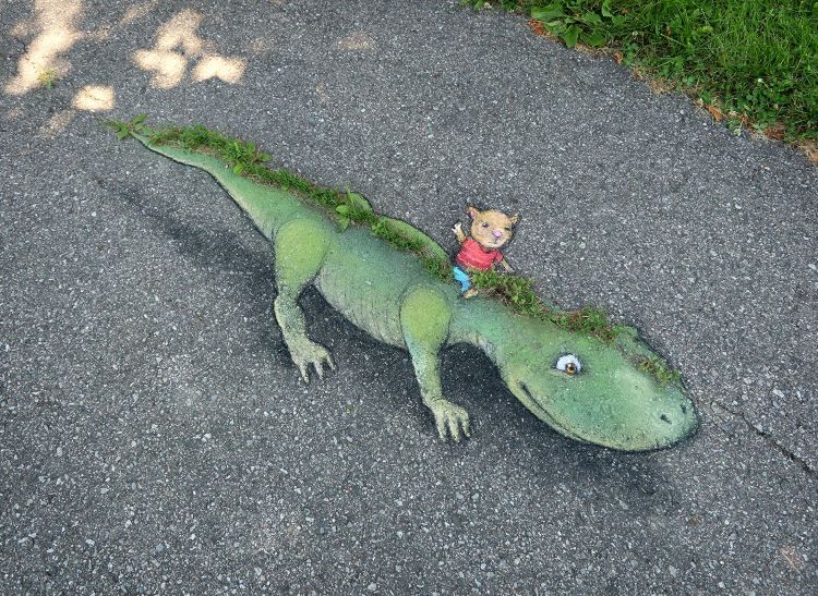Chalk Art Of Mouse Riding On Lizard