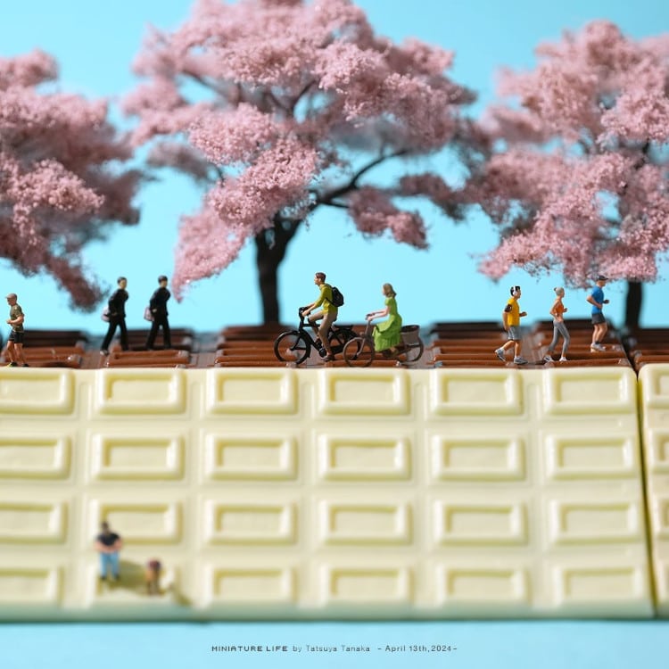 Miniature depicting a riverfront made out of chocolate