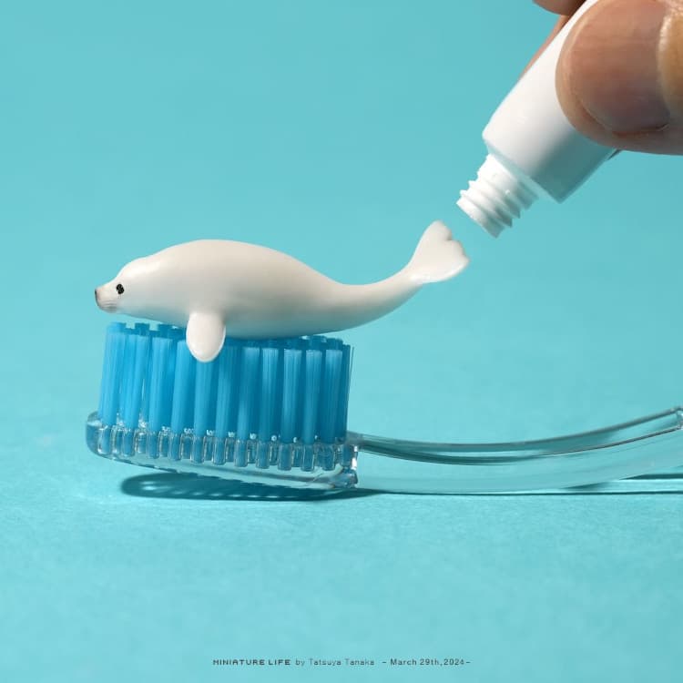 Miniature depicting a seal made out of toothpaste