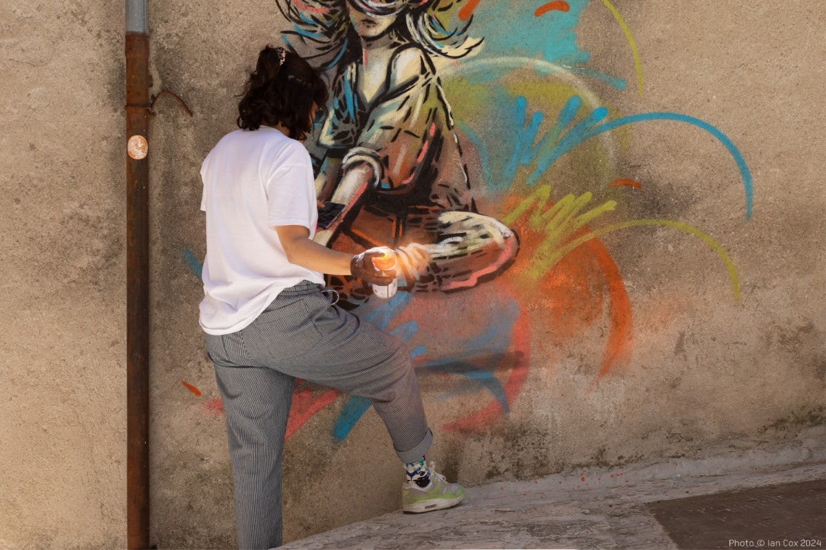 Alice Pasquini painting in Civitacampomarano