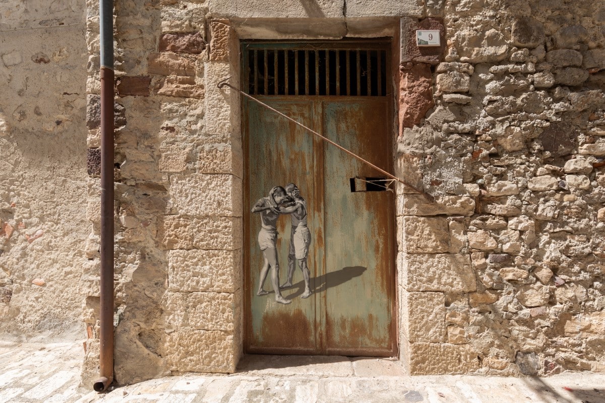 Strok Stencil on a door in Civitacampomarano