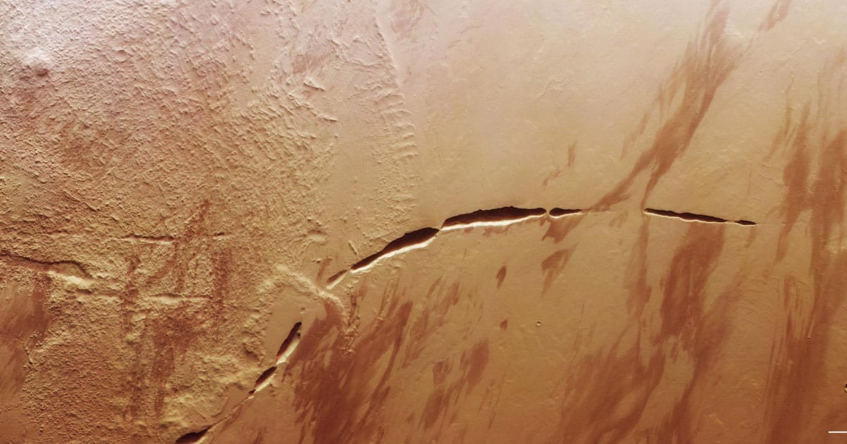 Giant “Scar” on Mars Longer Than the Grand Canyon Spotted in New Satellite Image