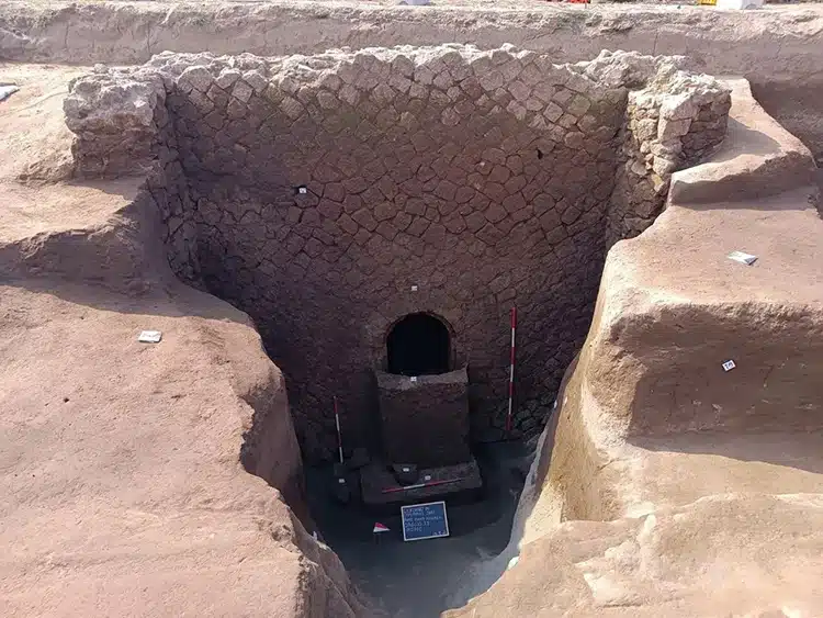 Tomb of Cerberus Reveals 2,00-Year-Old Burial