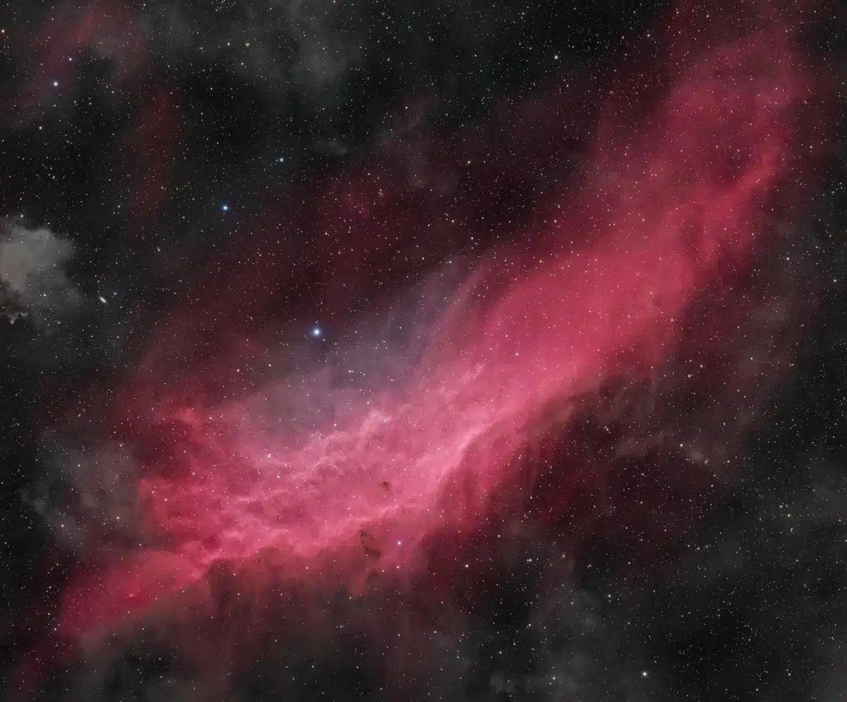 캘리포니아 성운 NGC 1499의 깊은 통합