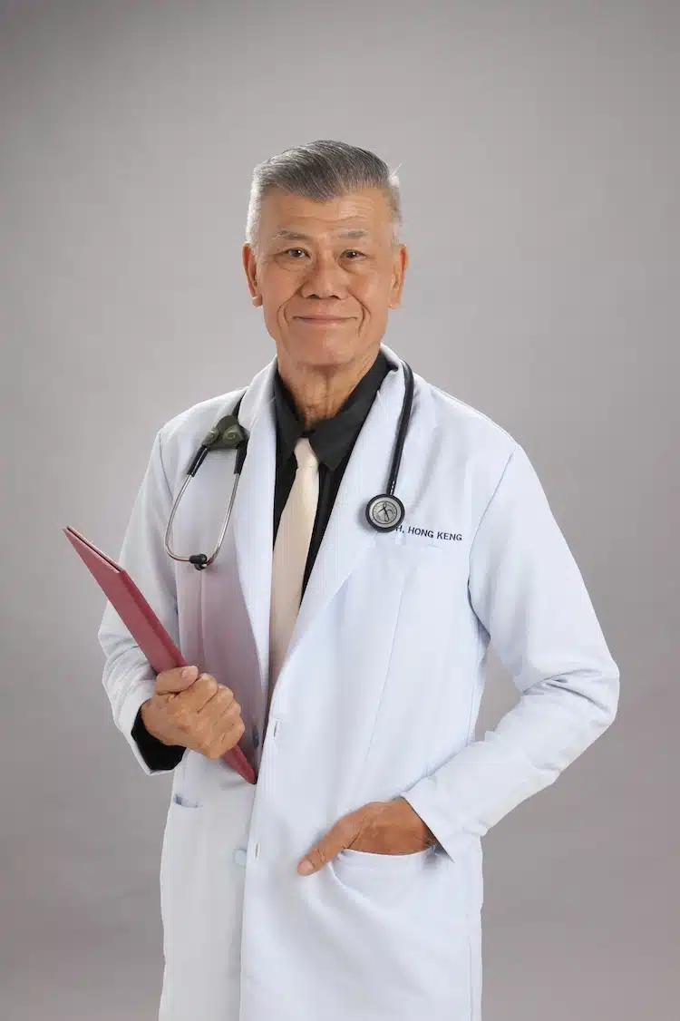 Dr. Hong Keng Toh, 70-year-old medical graduate