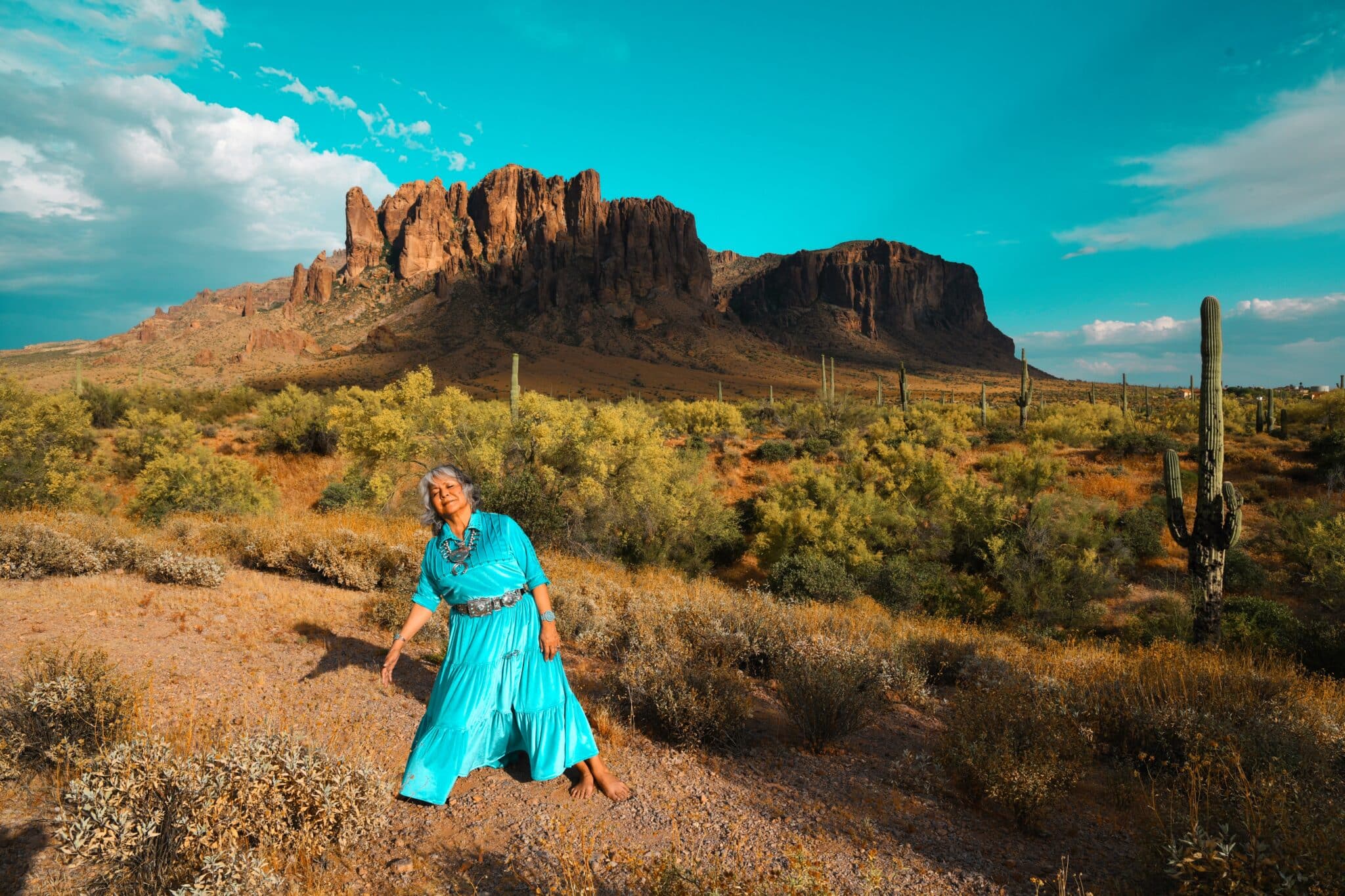 Navajo woman in front of the Supersition Mountains in Arizona