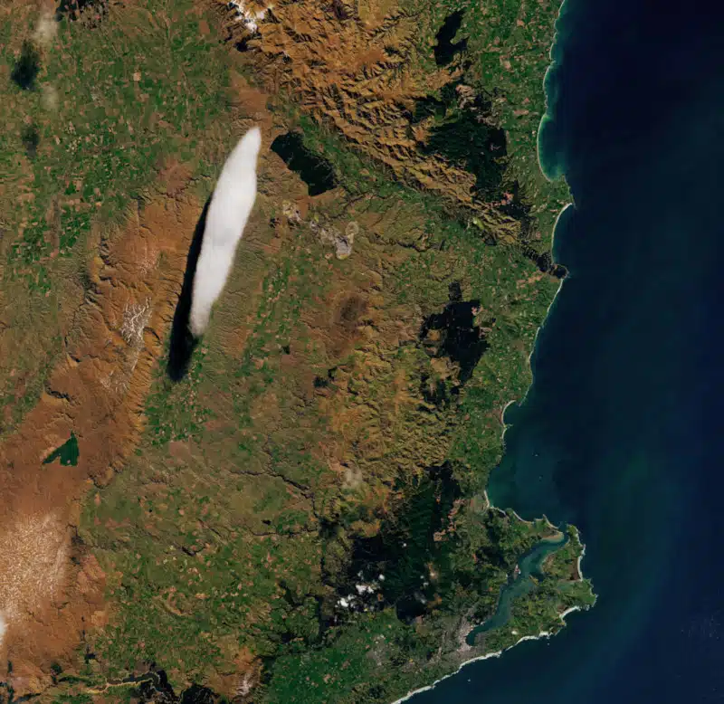 Taieri pet cloud over New Zealand