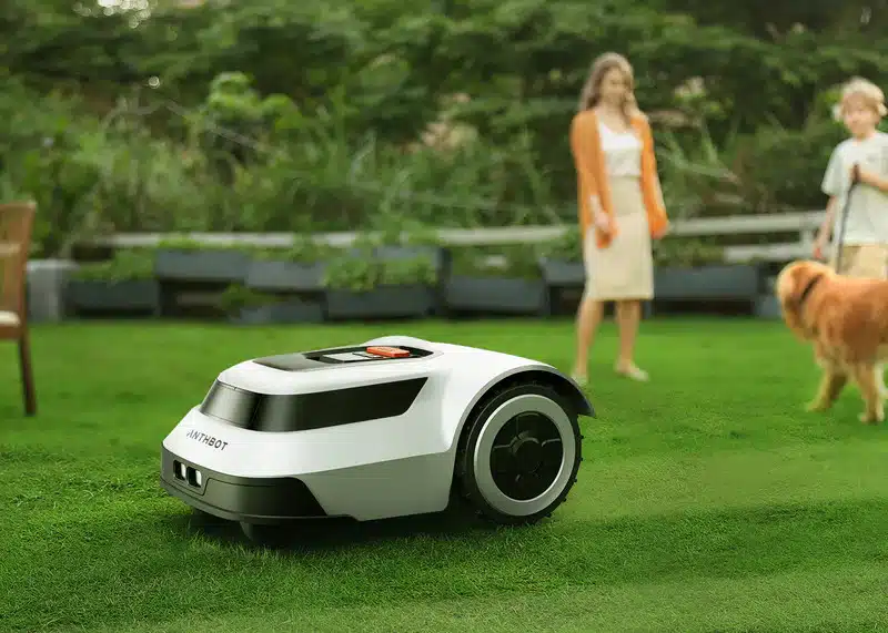 Robot Lawnmower Genie 