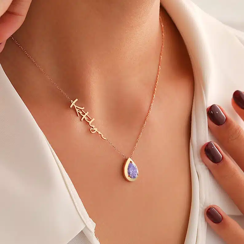 Minimalist necklace with name and birthstone