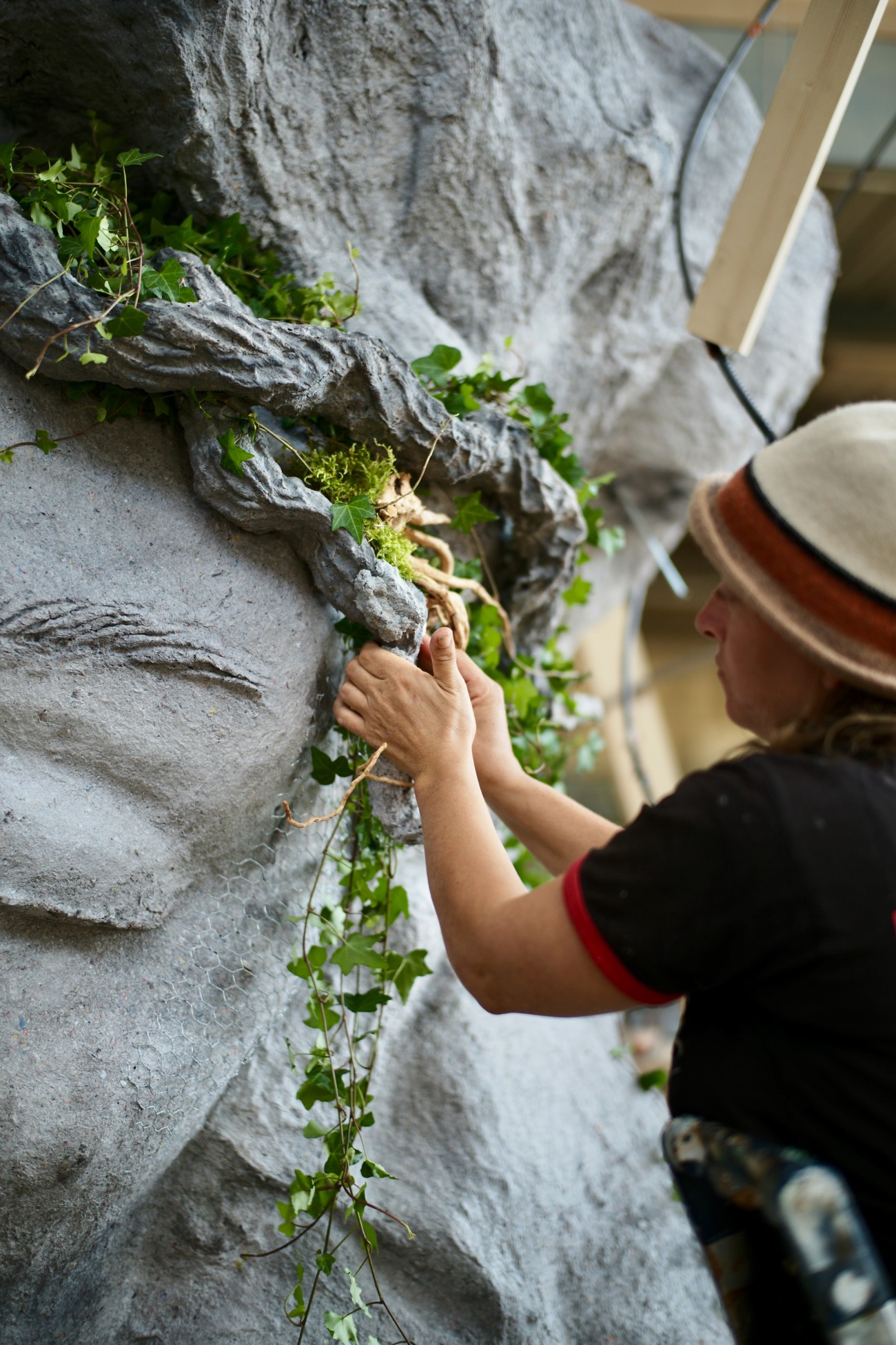 Benjamin Von Wong installing sculpture in Geneva