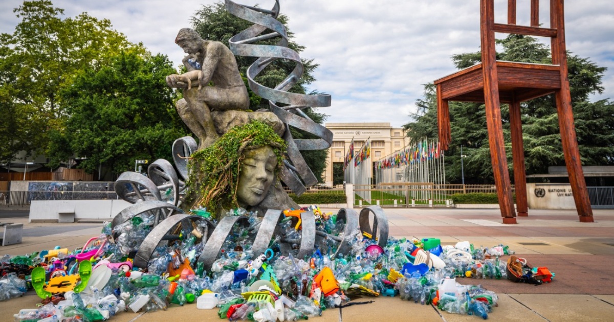 20-Foot Installation in Geneva Pushes for Successful Plastic Treaty