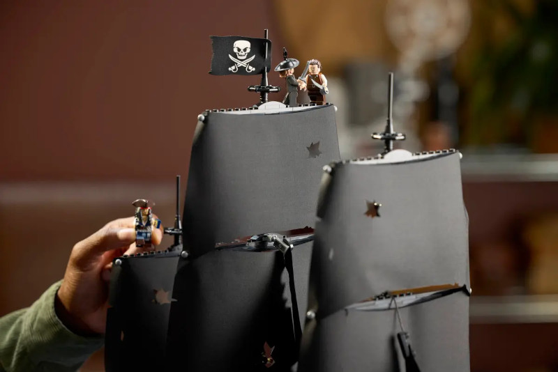 Jack Sparrow Pirate Ship LEGO Set