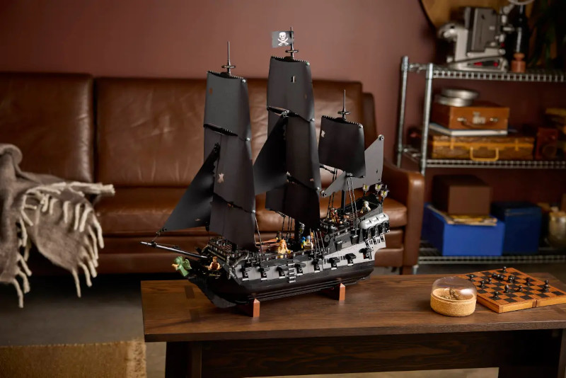 Jack Sparrow Pirate Ship LEGO Set